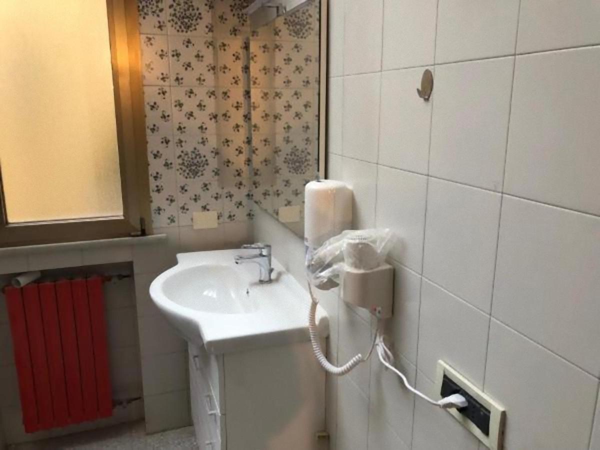 Апартаменты Tourist House Bologna - Fringe - Self Check-In Экстерьер фото
